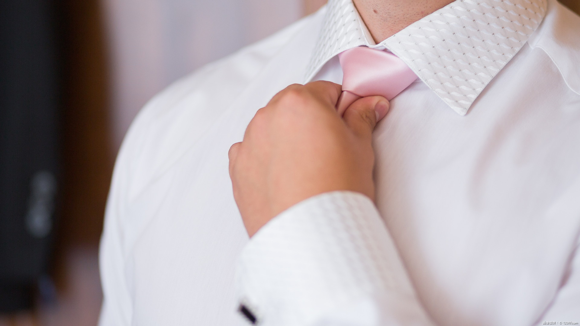 image02結婚式に参列するときのネクタイの結び方.jpg