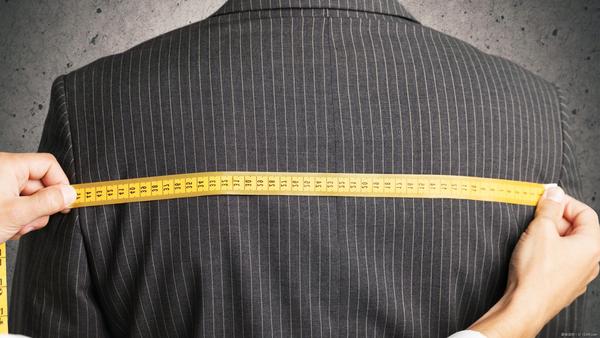 スーツのサイズの選び方を紹介！注意点や正しい測り方も