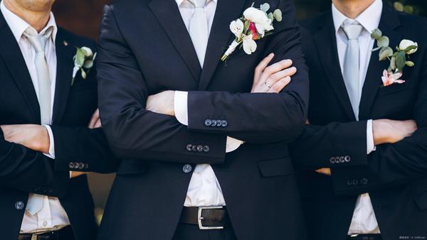 【結婚式・参列】ネクタイの色柄の選び方と基本のマナーを解説！
